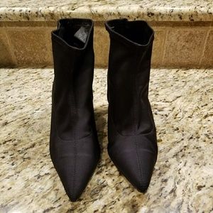 Black boots. Size 7w.